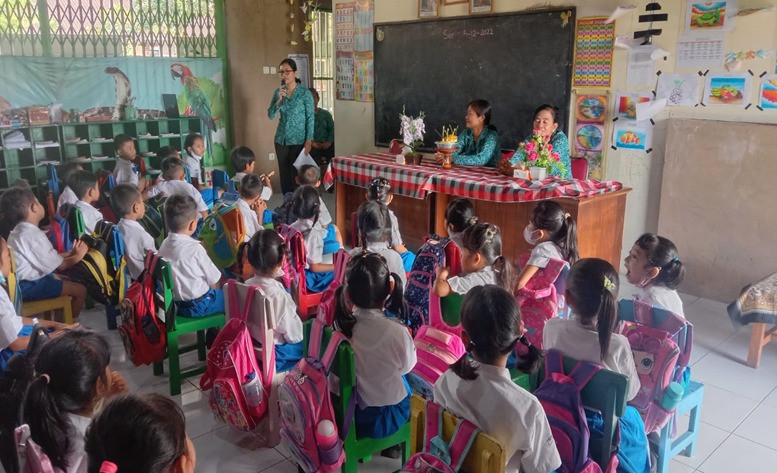 TP PKK LAKUKAN PENYULUHAN POLA ASUH ANAK , PHBS DAN  PEMBERIAN MAKANAN TAMBAHAN PADA ANAK-ANAK DAN ORANG TUA PAUD/TK